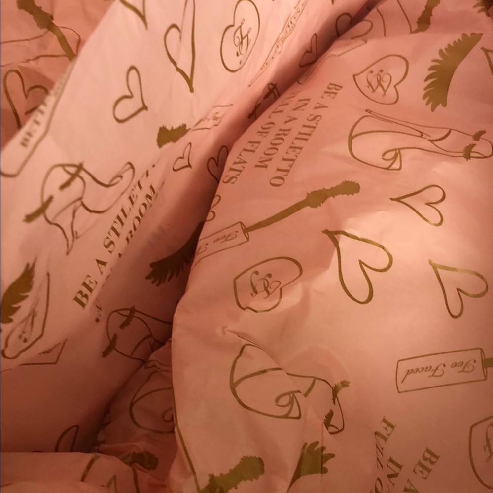 Too faced limited edition better then sex pumps - Picture 3 of 8